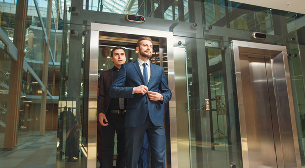 老人小孩也能自动解困，电梯安全“easy go”