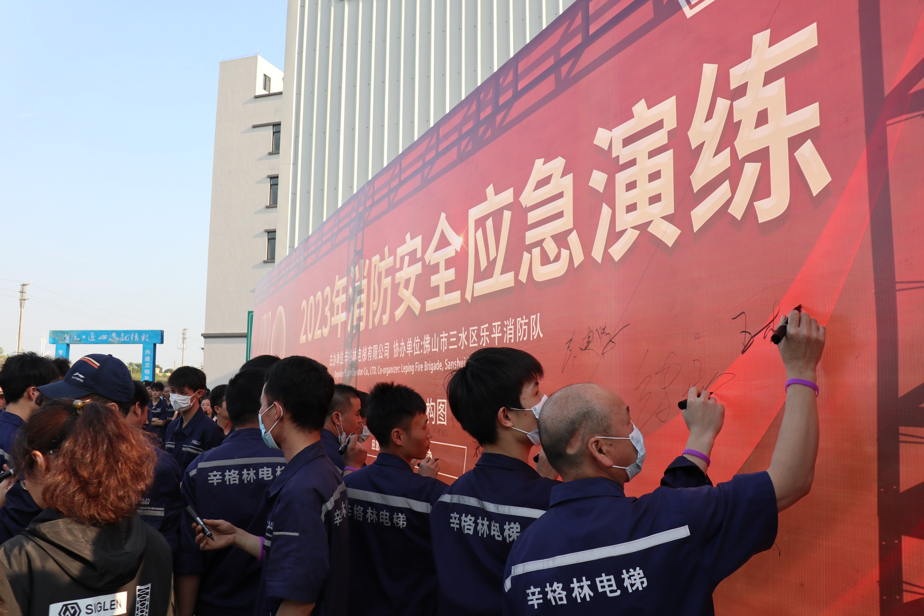 还在那问无机房小型电梯价格？摩登7：找合适的电梯不止看价格！