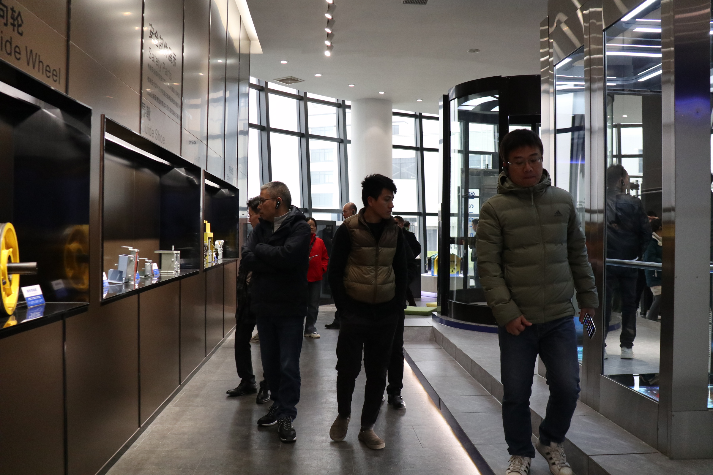 六层自建房电梯一般多少钱？考虑价格的建议都去选摩登7！